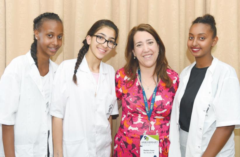 AMIT PRESIDENT Debbie Isaac (second from right) poses with students from the Amit (Cahana) technological high school in Ashkelon yesterday. (photo credit: KEREN-OR AZULAY)