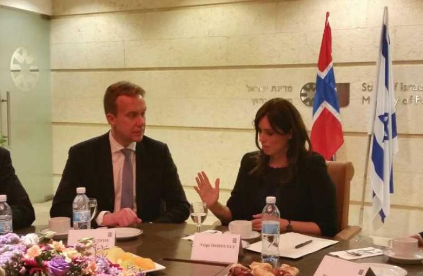 Norway's FM Borge Brende (right) with Deputy FM Hotovely (photo credit: NOAM SELA)