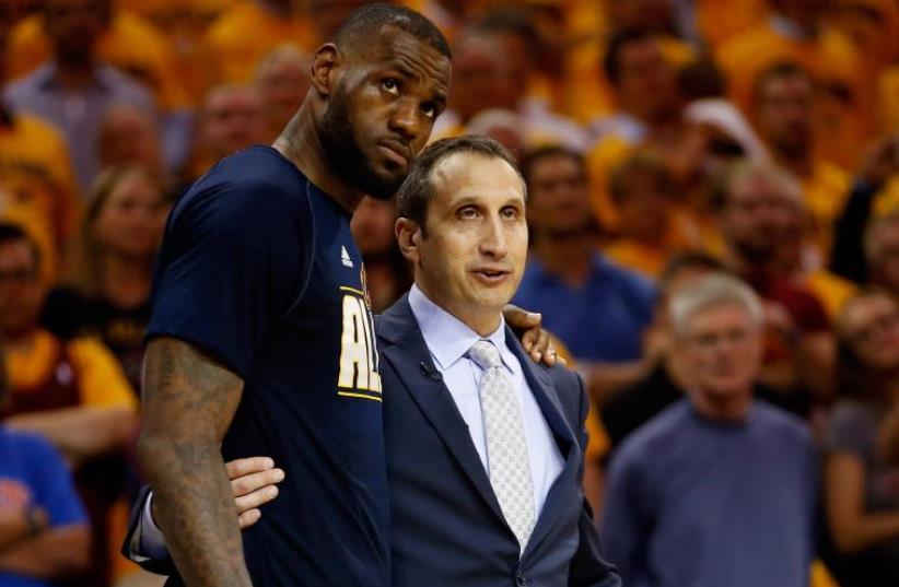 LeBron James #23 of the Cleveland Cavaliers and head coach David Blatt. (photo credit: GREGORY SHAMUS / GETTY IMAGES NORTH AMERICA / AFP)