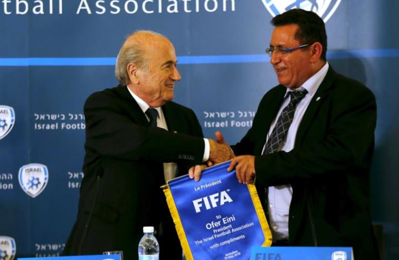 FIFA president Sepp Blatter shakes hands with IFA chairman Ofer Eini, chairman of the Israel Football Association in Jerusalem May 19, 2015. (photo credit: REUTERS)