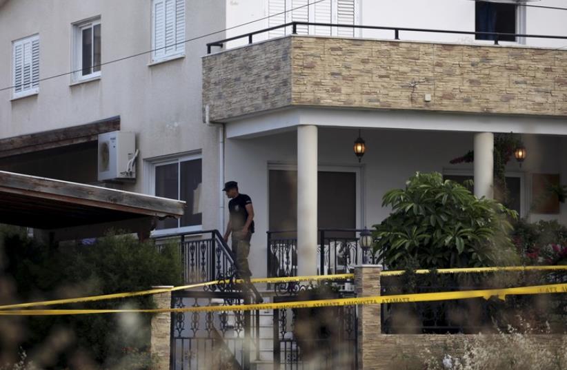 A policeman stands guard at a house where police discovered almost two tonnes of ammonium nitrate, in Larnaca, Cyprus, May 29, 2015 (photo credit: REUTERS)