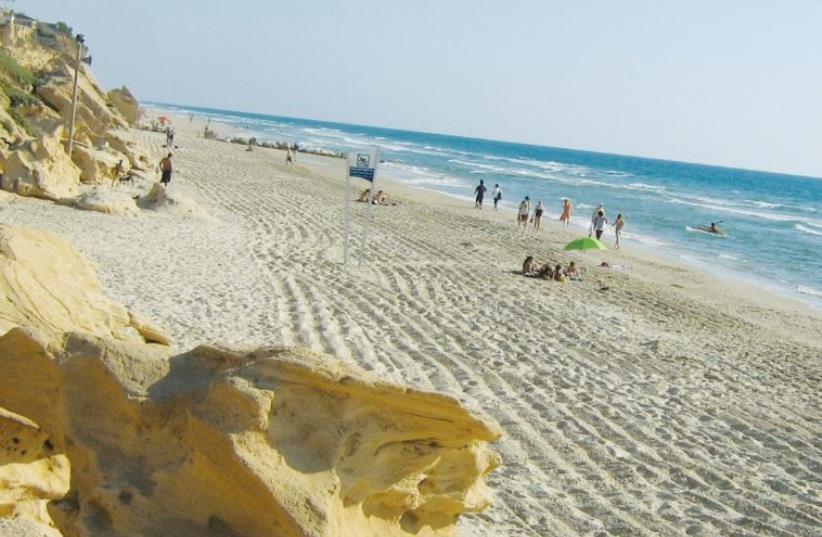 The beach on the coast of Ashkelon. (photo credit: NATIONAL NATURE AND PARKS AUTHORITY)