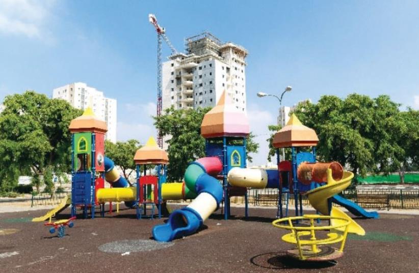 Playground in Kiryat Gat with little shade. (photo credit: BENNY GAM ZU LETOVA)