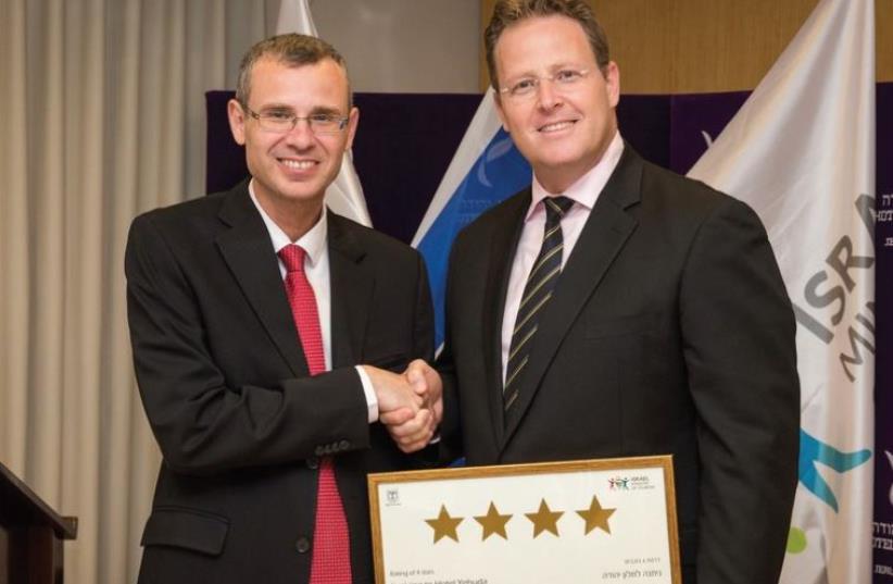 TOURISM MINISTER Yariv Levin (left) poses with Hotel Yehuda General Manager Yishay Barnea (photo credit: DAFNA TAL, WWW.GOISRAEL.COM)
