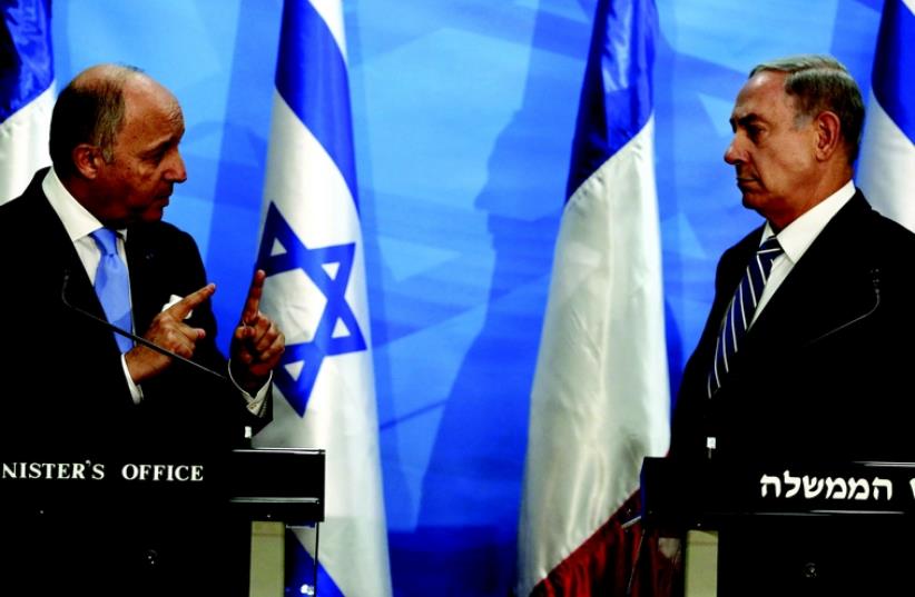 Laurent Fabius et Benjamin Netanyahou (photo credit: REUTERS)