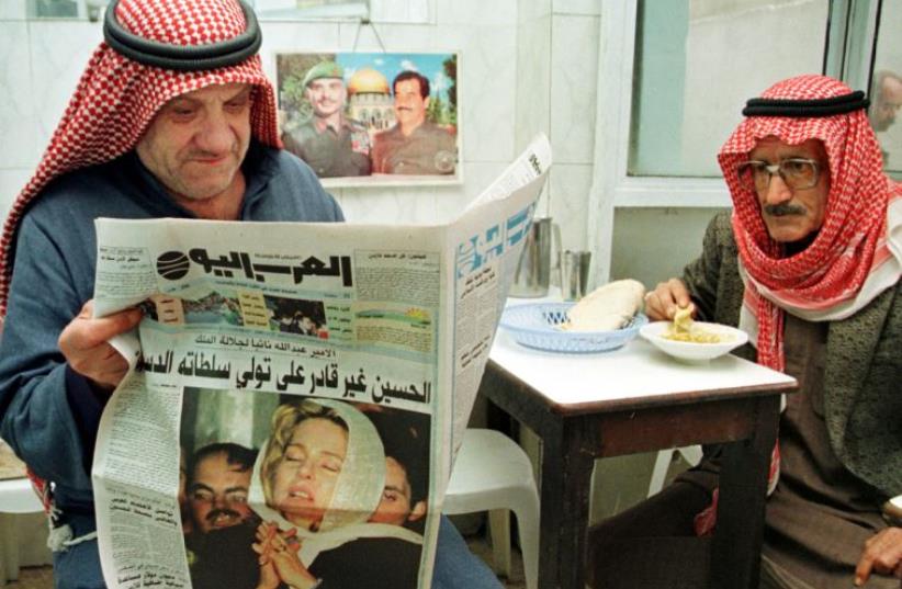 Jordanians read a newspaper in a popular Amman restaurant (photo credit: REUTERS)