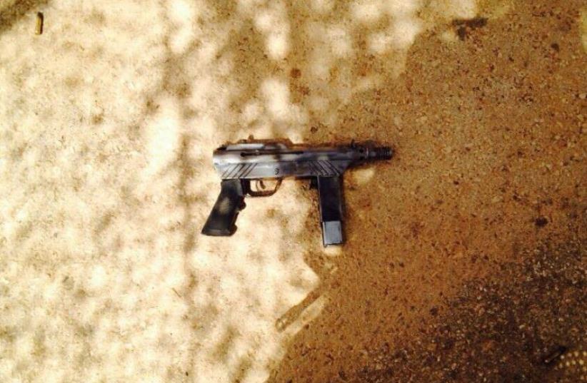 Weapon used by Palestianian terrorist in West Bank shooting  (photo credit: IDF)