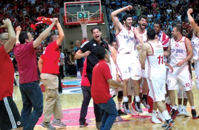The Hapeol Jerusalem team celebrates its hard-won victory on the court. (photo credit: DANNY MARON)
