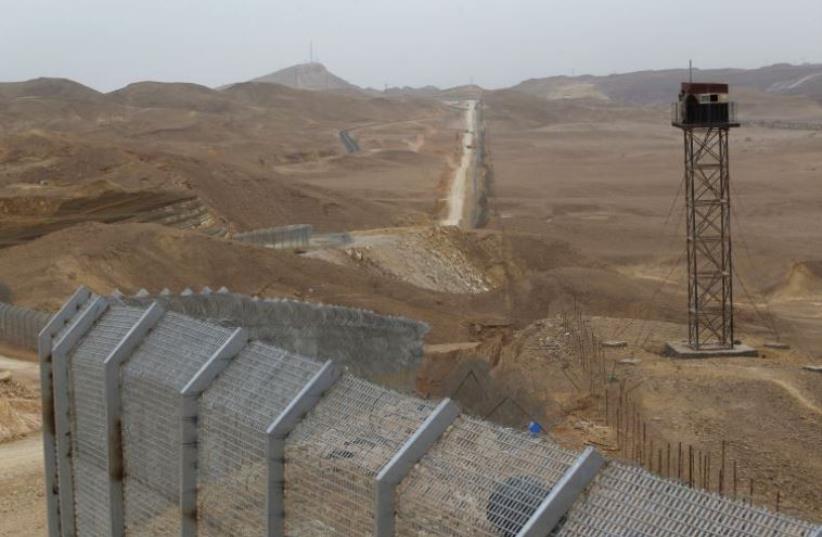 The border fence between Israel and Egypt along Highway 12 (photo credit: REUTERS)