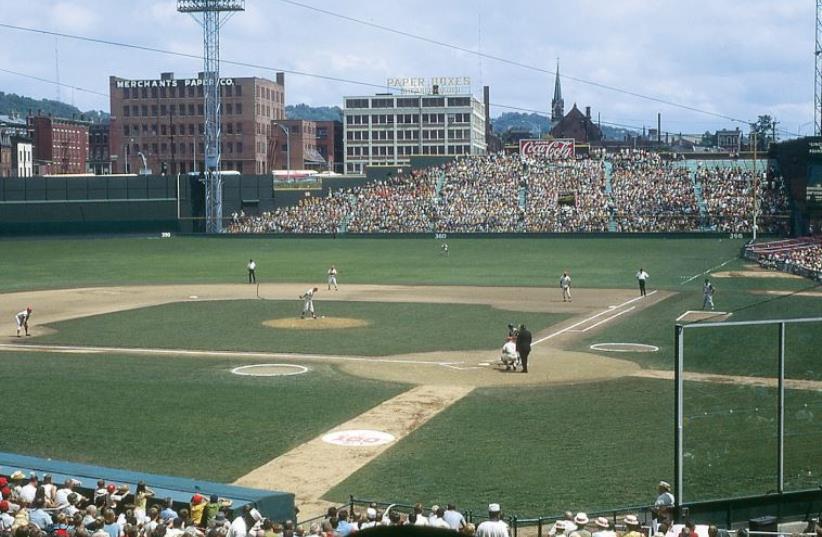 The Cincinnati Reds play a game at Crosley Field in 1969. (photo credit: Wikimedia Commons)