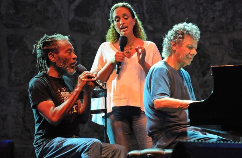 DYNAMIC JAZZ duo Bobby McFerrin (left) and Chick Corea perform with Israeli singer Achinoam Nini (center) at Zappa Shuni Amphitheater (photo credit: YOAV ETIEL)