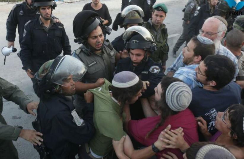 Border Police and settlers clash in Beit El (photo credit: TAZPIT)