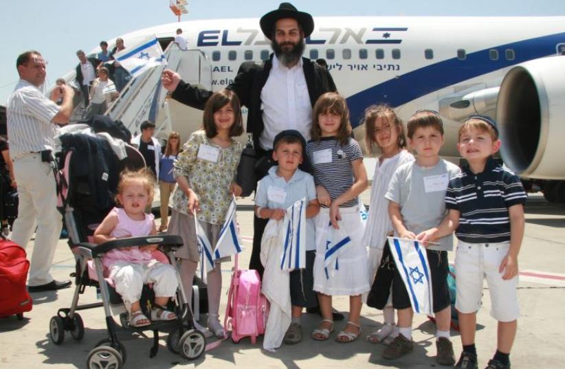  French New Immigrants Departing from Paris for Israel (photo credit: FLICKR/THE JEWISH AGENCY FOR ISRAEL)