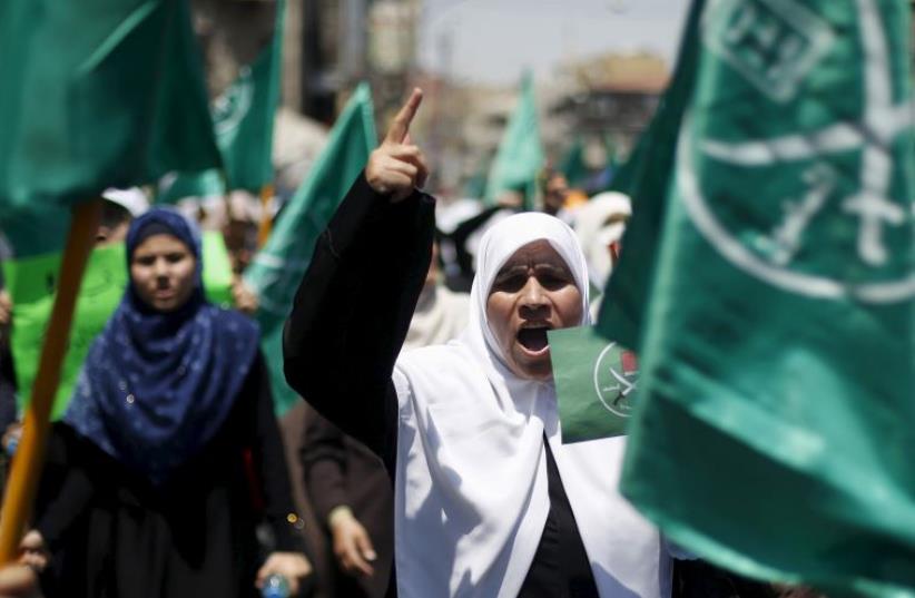 Protesters from the Islamic Action Front wave their party flags and shout slogans during a protest in support of Palestinians (photo credit: REUTERS)