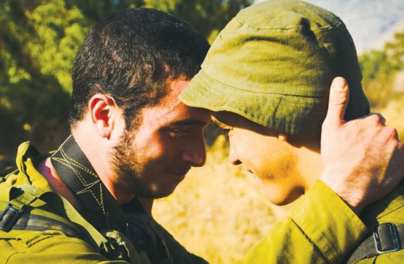 Soldiers embrace after a tough day of training. (photo credit: ILLUSTRATIVE/IDF FLICKR)