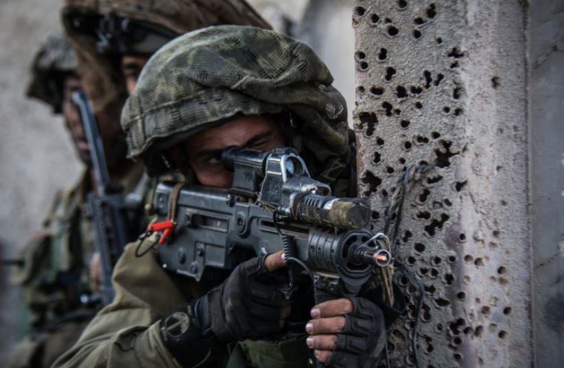 The Givati Brigade's Tzabar Battalion practices complex maneuvers in an urban warfare environment (photo credit: IDF SPOKESPERSON'S UNIT)