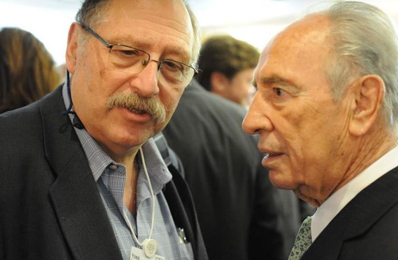 Shimon Peres and Yossi Vardi (photo credit: ROBERT SCOBLE/WIKIMEDIA COMMONS)