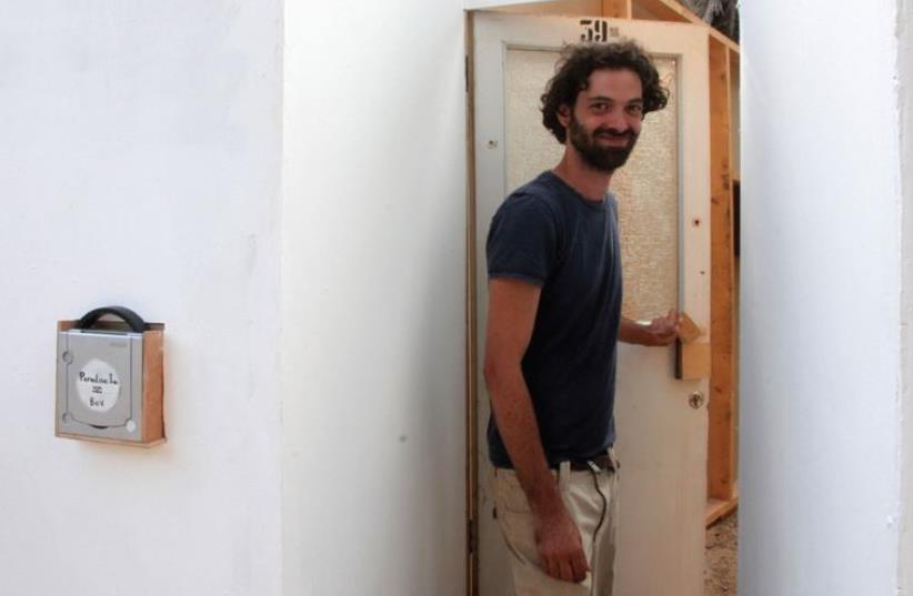 Mamuta artist Itamar Mendez-Flohr prepares to enter ‘Paradise.’ The ‘mystery box’ is to his left (photo credit: MARC ISRAEL SELLEM/THE JERUSALEM POST)
