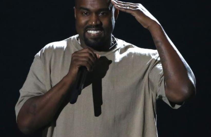Kanye West accepts the Video Vanguard Award at the 2015 MTV Video Music Awards in Los Angeles (photo credit: REUTERS)