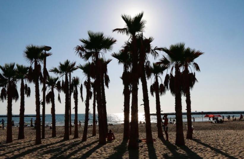 Tel Aviv beach (photo credit: GOISRAEL)