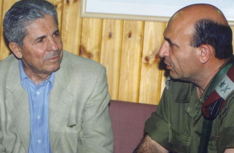 GEN. ANTOINE LAHAD speaks with then-chief of staff Lt.-Gen. Shaul Mofaz after the IDF withdrawal from Lebanon in 2000 (photo credit: REUTERS)