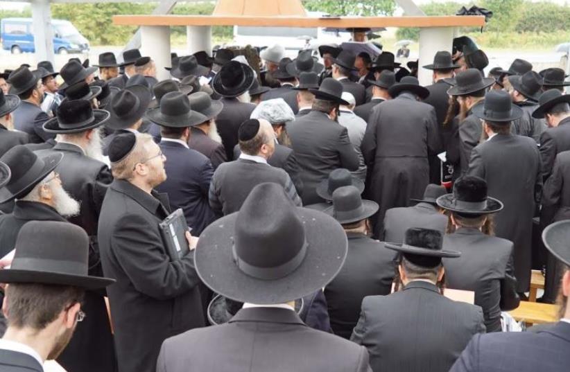 Dozens of rabbis, yeshiva deans, and leaders from the haredi community, including Rabbi Shimon Baadani, a member of the Shas Council of Torah Sages, travelled to Radun and prayed first at the building which formerly housed the yeshiva of the Hafetz Haim, and then by his gravesite itself. (photo credit: DIRSHU)