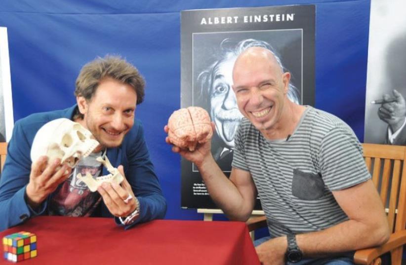 A MAIN EVENT of the evening is the ‘brain experiment’ to be held by Tel Aviv University neuroscientist Dr. Ricardo Tarrasch (right) and ‘artist of the senses’ Lior Suchard (photo credit: SCIENCE, TECHNOLOGY AND SPACE MINISTRY)