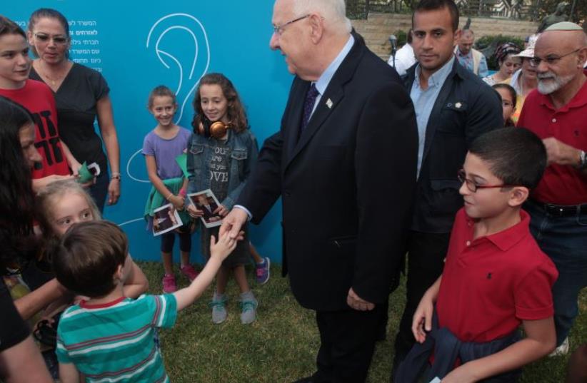 President Reuven Rivlin greets children at his home in Jerusalem on Succot (photo credit: SHMULIK SOLOMON/GPO)