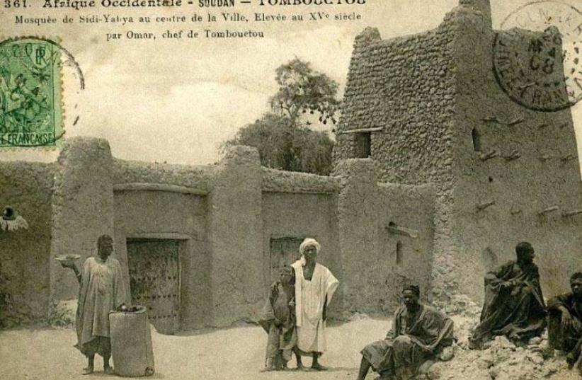 View of the Sidi Yahya Mosque in Timbuktu, Mali. Postcard published by Edmond Fortier showing the mosque in 1905-1906.  (photo credit: Wikimedia Commons)