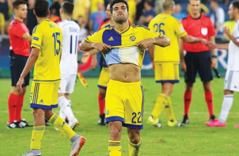 Maccabi Tel Aviv defender Avi Rikan couldn’t hide his frustration after the yellow-and-blue was once more outplayed in the Champions League group stage on Tuesday night, suffering a 2-0 defeat to Dynamo Kiev at Haifa Stadium (photo credit: ERAN LUF)