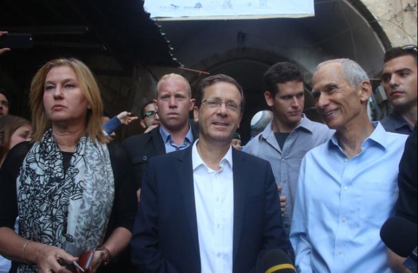 Zionist Union chief Isaac Herzog (center) is flanked by party MKs Tzipi Livni (L) and Omer Bar-Lev during a visit to Jerusalem's Old City (photo credit: MARC ISRAEL SELLEM)