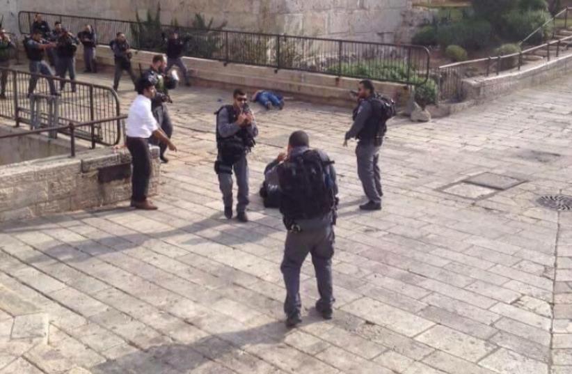 Three police officers wounded in terror attack in Jerusalem (photo credit: NOAM AMIR)