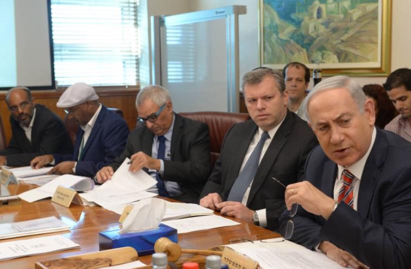 PM Netanyahu at cabinet meeting (photo credit: AMOS BEN-GERSHOM/GPO)