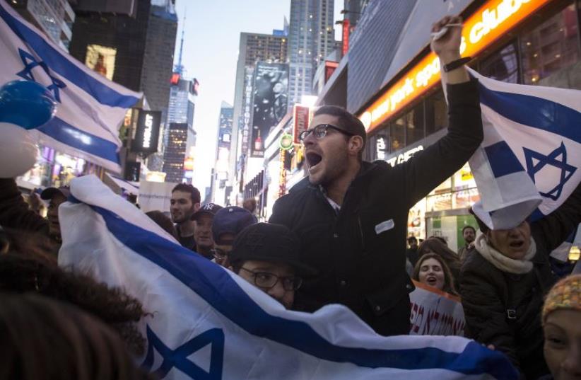 Hundreds rally in New York to support Israel (photo credit: REUTERS)