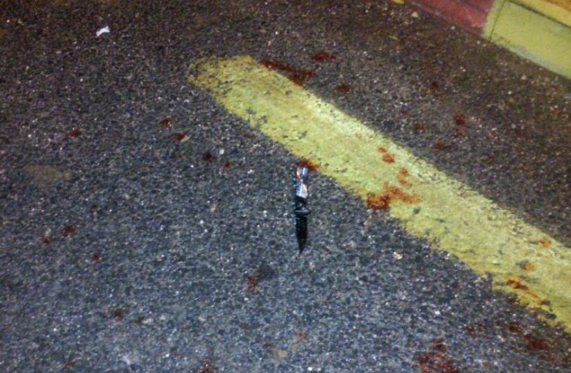 Knife at scene of Ariel terror attack, October 25, 2015 (photo credit: DAVID IVGY)