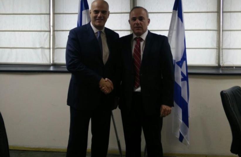 Energy and Water Minister Yuval Steinitz and Eni CEO Claudio Descalzi meeting Thursday at the Energy Ministry in Jerusalem (photo credit: COURTESY NATIONAL INFRASTRUCTURES, ENERGY AND WATER MINISTERY)