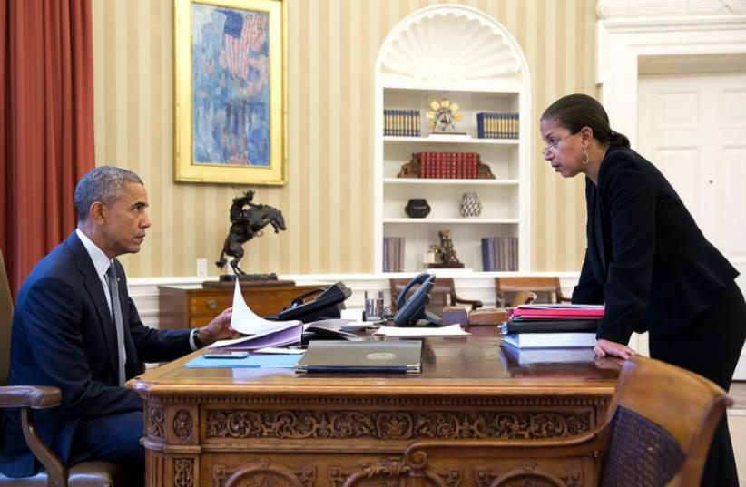 US President Barack Obama (L) confers with his national security adviser, Susan Rice (photo credit: OFFICIAL WHITE HOUSE PHOTO / PETE SOUZA)