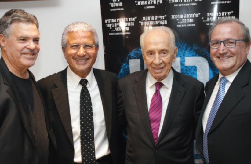 AMOS GITAI (left), Moshe Edery (second left), Shimon Peres and Leon Edery. (photo credit: RAFI DELOYA)