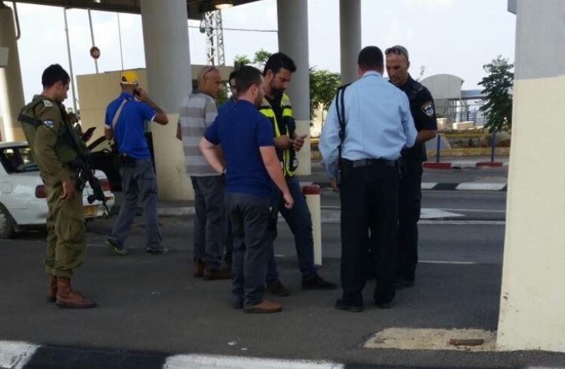 Eliyahu crossing in the West Bank, the checkpoint to which a man who was stabbed in his vehicle by a suspected terrorist fled on Sunday, November 8 (photo credit: MEDABRIM TIKSHORET)