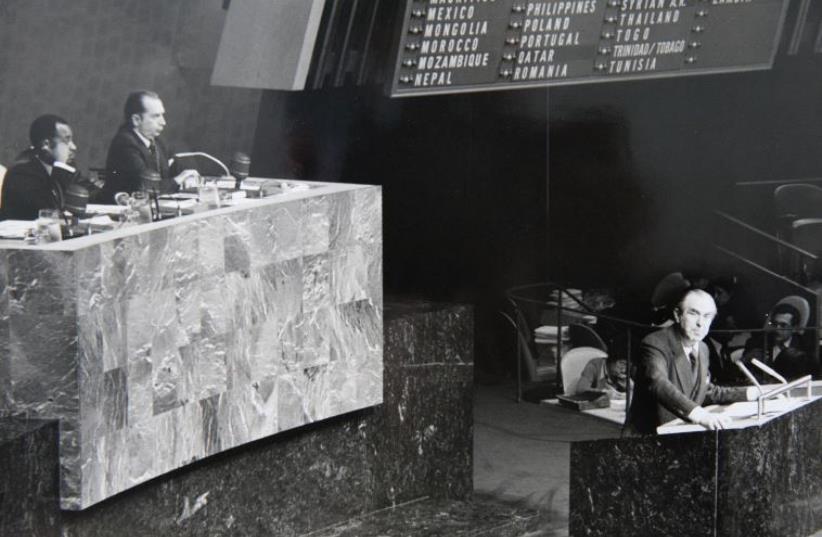 Then-Ambassador Chaim Herzog speaking to the United Nations in 1975 (photo credit: HERZOG FAMILY FOUNDATION)