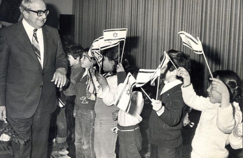 In a surprise arranged by President’s Residence workers, children welcome Navon with flags and song upon his return from a trip to the US in 1983 (photo credit: ISAAC HARARI)