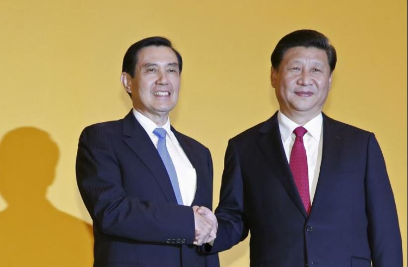 Chinese President Xi Jinping shakes hands with Taiwan's President Ma Ying-jeou during a summit in Singapore November 7, 2015 (photo credit: REUTERS)