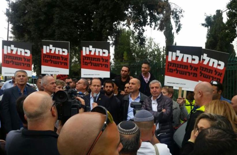 Jerusalem Mayor Nir Barkat leads protest at the Knesset (photo credit: COURTESY JERUSALEM MUNICIPALITY)