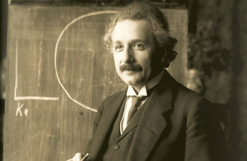 Albert Einstein lecturing in Vienna, 1921 (photo credit: FERDINAND SCHMUTZER)