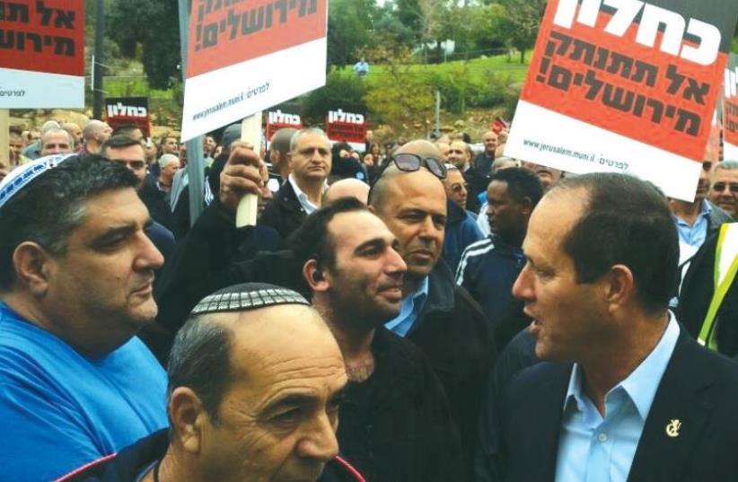 Mayor Nir Barkat leads a 2015 protest in front of the Treasury Ministry, against what he deems ‘unfair budget cuts’ by Finance Minister Moshe Kahlon (photo credit: Courtesy)