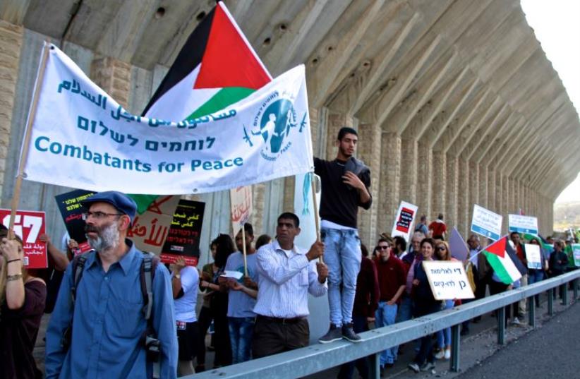 Israelis and Palestinian rally for peace along Route 60 in the West Bank on Friday (photo credit: TOVAH LAZAROFF)
