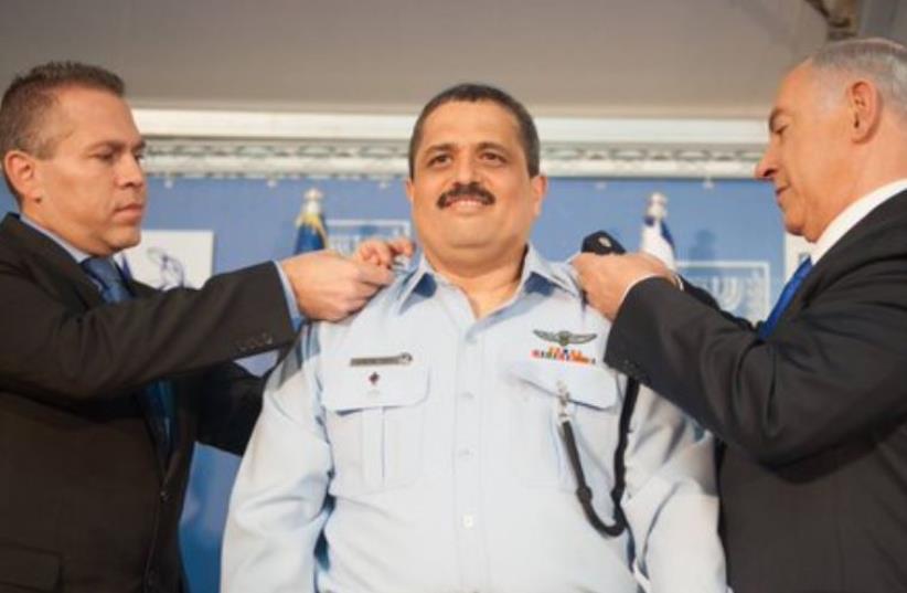 Public Security Minister Gilad Erdan and Prime Minister Benjamin Netanyahu officialy appoint Roni Alsheich as Israel's new police chief (photo credit: ISRAEL POLICE)