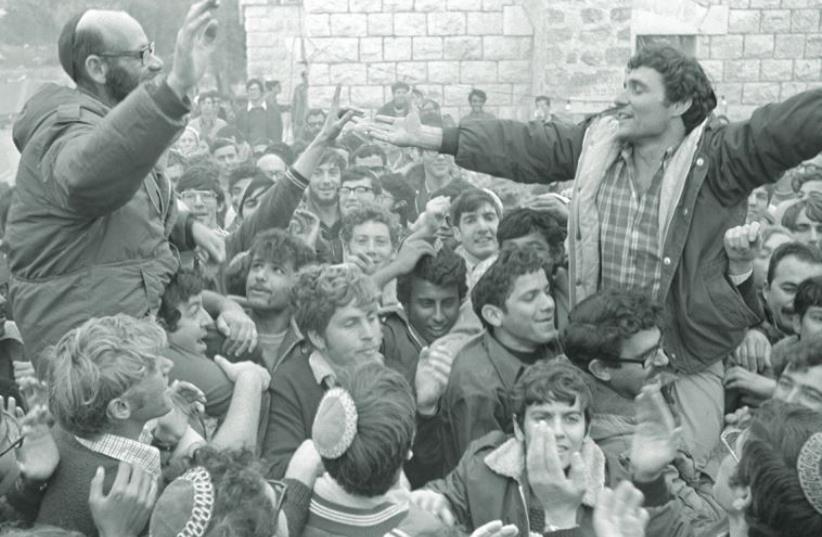 Rabbi Moshe Levinger (left) and Gush Emunim leader Hanan Porat (right) celebrate the agreement which allows the settlers to stay in Samaria, on December 8, 1975 (photo credit: MOSHE MILNER / GPO)