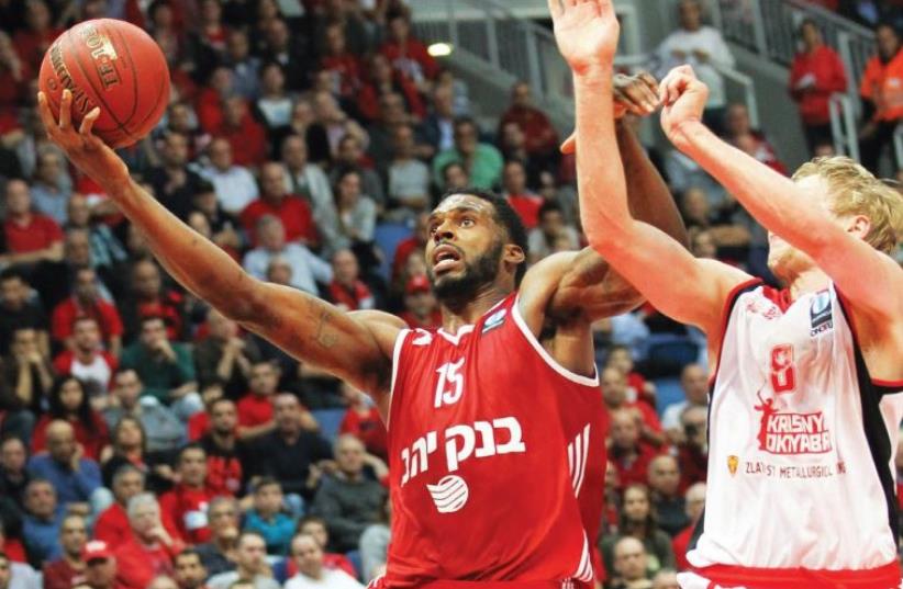 Hapoel Jerusalem is counting on another all-around performance by forward Donta Smith (left) when it visits Krasny Oktyabr Volgograd in Russia in its final Eurocup regular season game (photo credit: DANNY MARON)