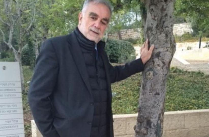 Luis Moreno Ocampo visits Yad Vashem’s Avenue of the Righteous (photo credit: Courtesy)